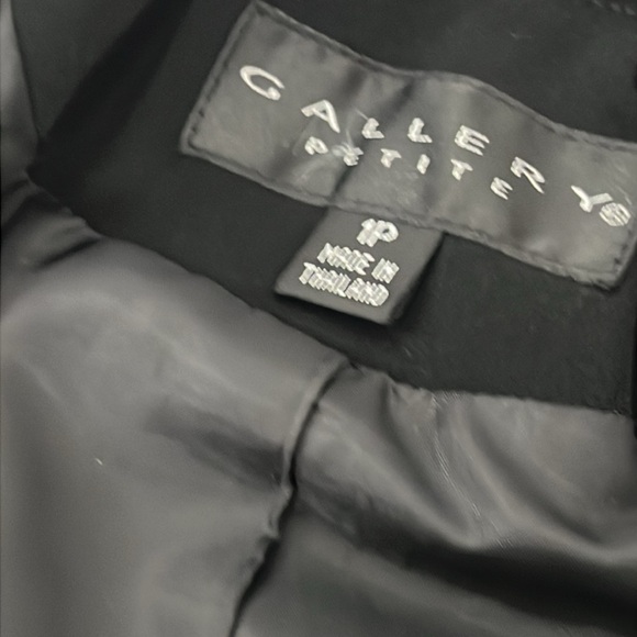 Gallery | long hood | black trench coat - Picture 9 of 16